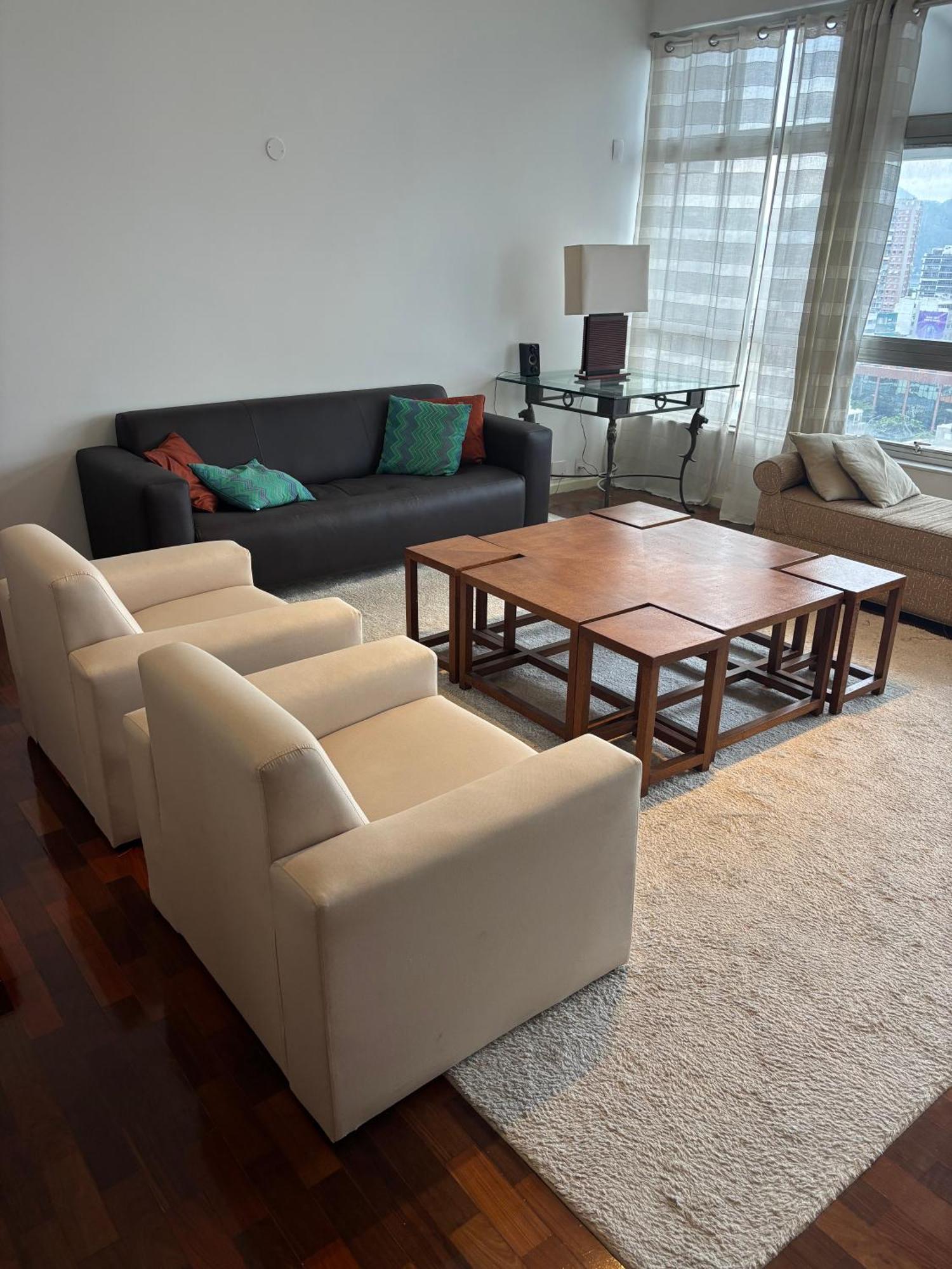 Apartemen Spacious 4 Bedroom At Leblon With Sea View